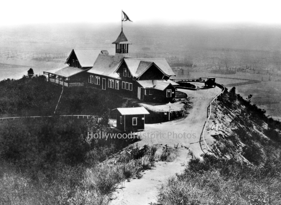 Lookout Mountain Inn 1916 Burned down in 1925 wm.JPG